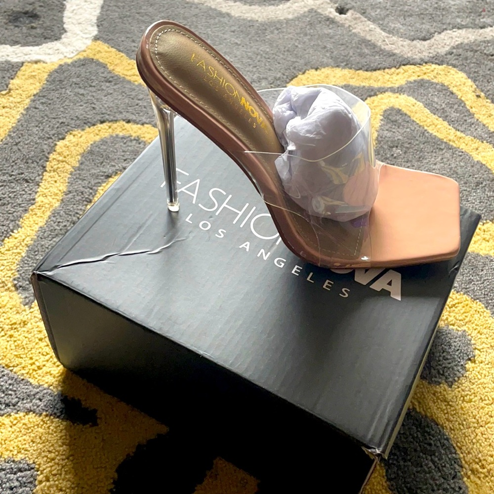 SIZE 7 FASHION NOVA CLEAR HEELS